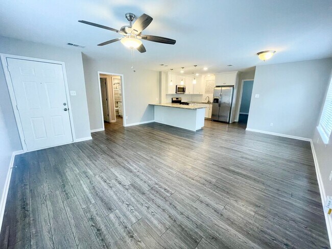Photo - Fully updated, walking distance to UAMS
