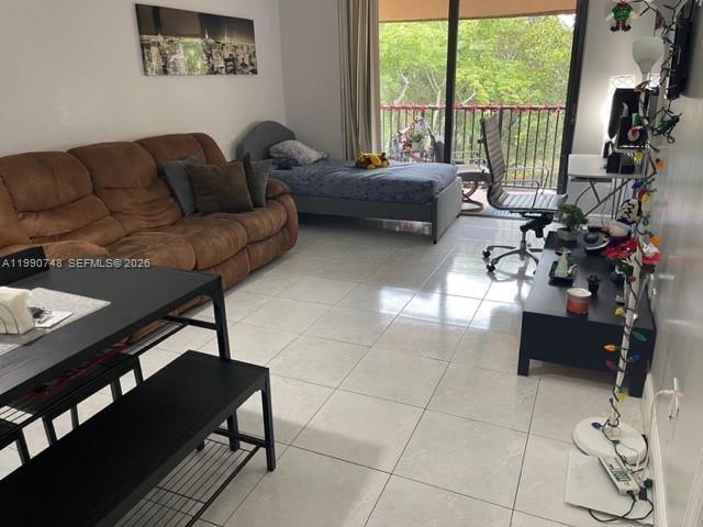 Building Photo - 14421 N Kendall Dr Unit 407M