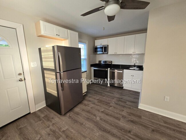 Photo - 321-323 South 5th Street Unidad 321 South 5th Street  B