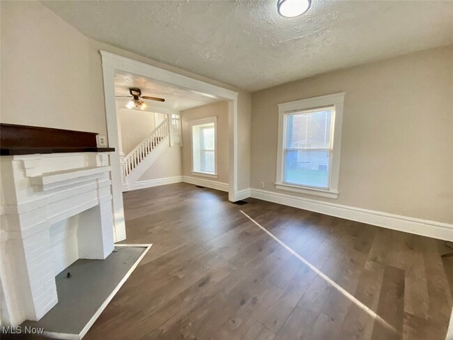 Photo - 581 Schiller Ave Unit 1