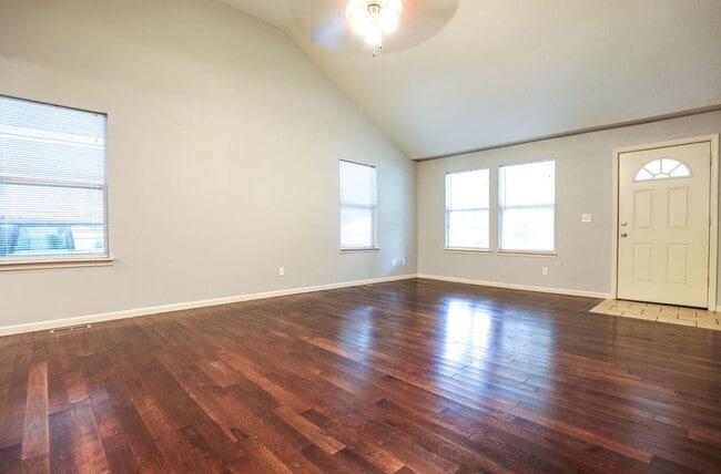 Photo - Beautiful & Charming 4 Bed / 2 Bath Home –...