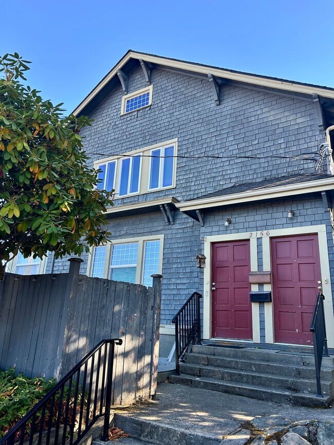 Building Photo - 2156 6th Ave W Unit Lower