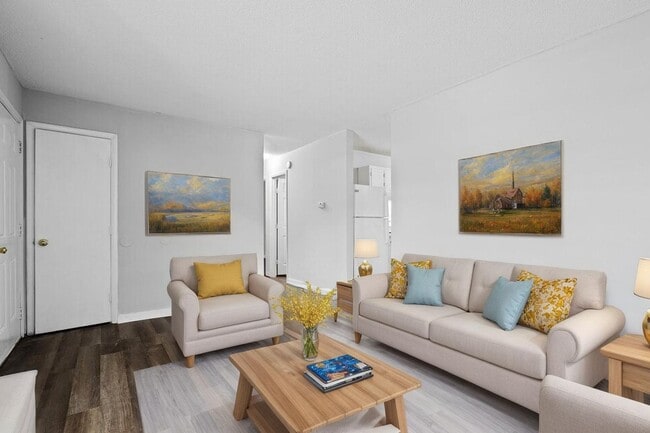 Photo - Warrenton Village