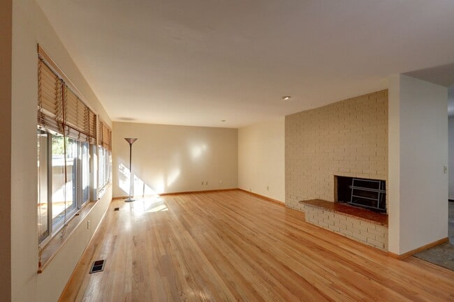 Photo - Beautifully Refinished 4BR 2BA Home on Lar...