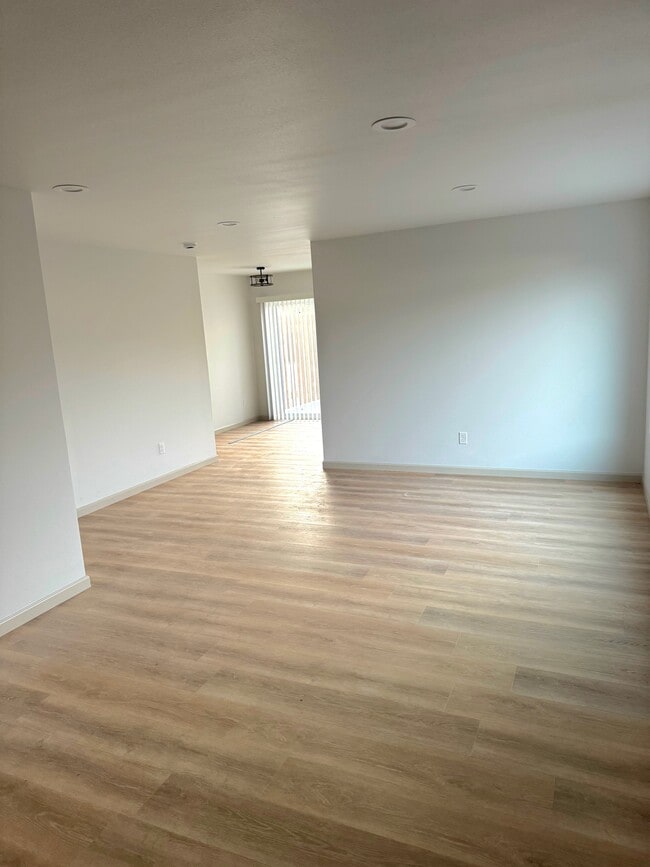 Photo - 265 4th St NE