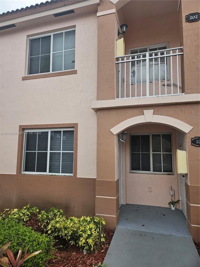 Building Photo - 1260 SE 28th Ct Unit 102