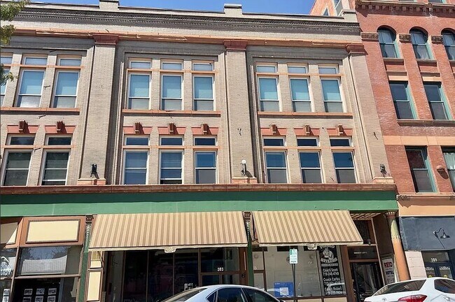 Photo - 211 W 2nd St Unidad 208