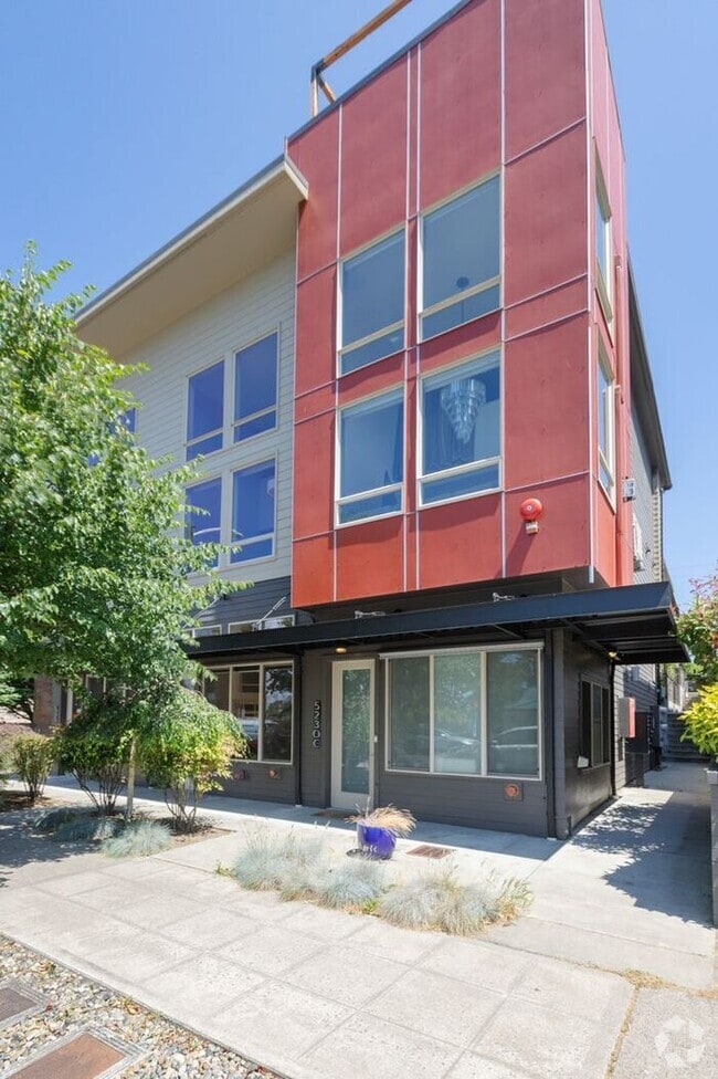 Building Photo - Air Conditioned West Seattle Live/Work Tow... Rental