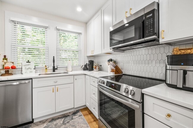Photo - 27 E Groveland Ave