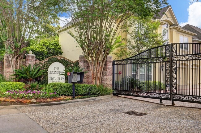 Photo - 2125 Bering Dr Unidad 2125