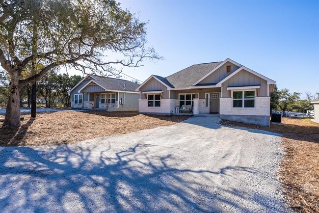 Building Photo - 117 Lightning Bolt