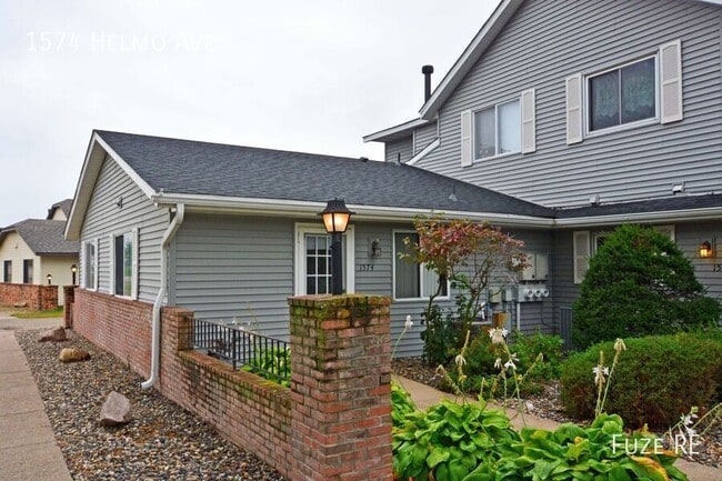Building Photo - 1574 Helmo Ave N Rental