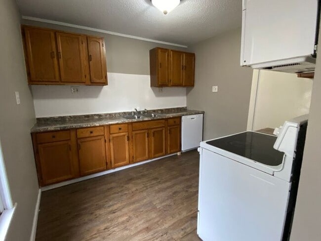 Photo - $1,395 3 Bed + Bonus Room! Must See!