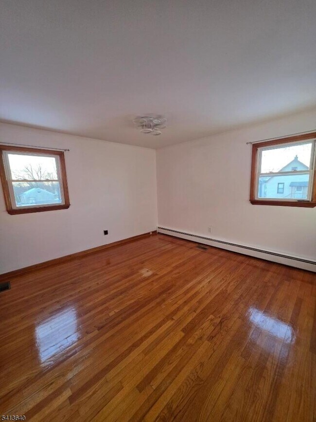 Photo - 71 Newark Pl