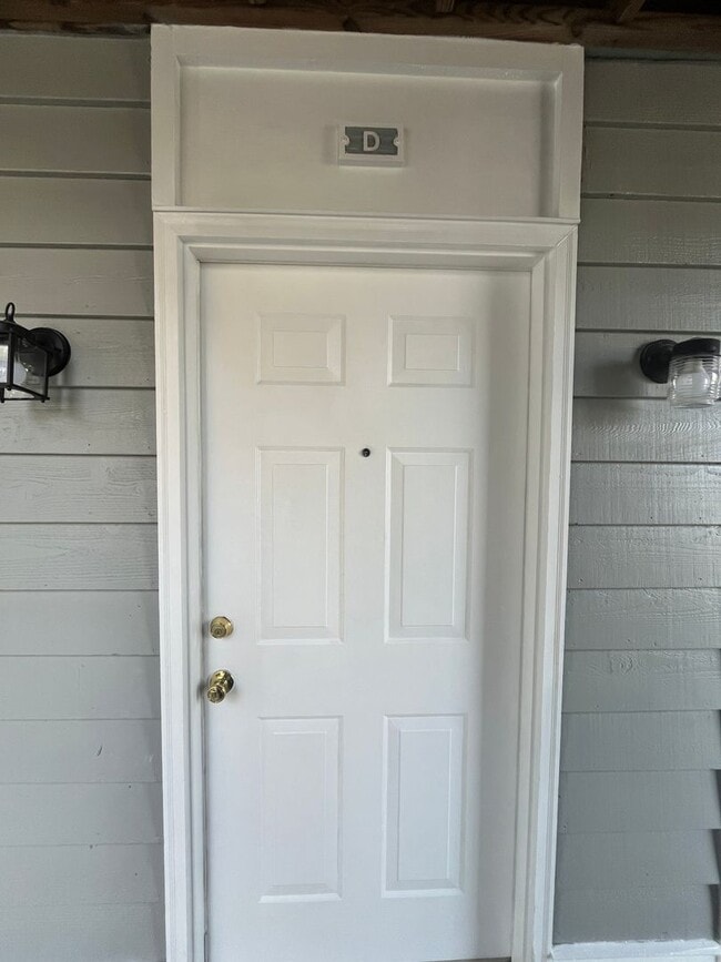 Photo - 1-Bedroom/1-Bathroo, Approx 650 SqFt, bottom level. Unit 614 D