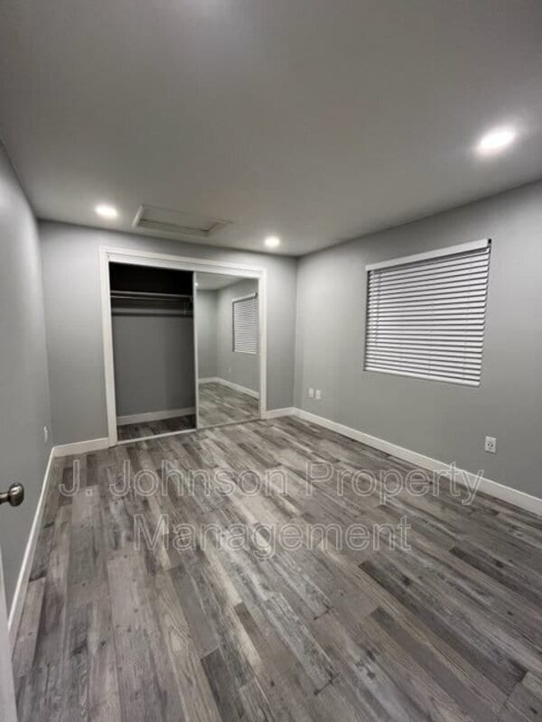 Photo - 320 W Whittier Ave