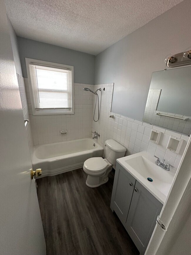 Photo - Updated 2 bed 1 bath apartment in the heart of Speedway