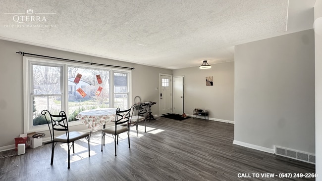 Photo - 760 Fleet St