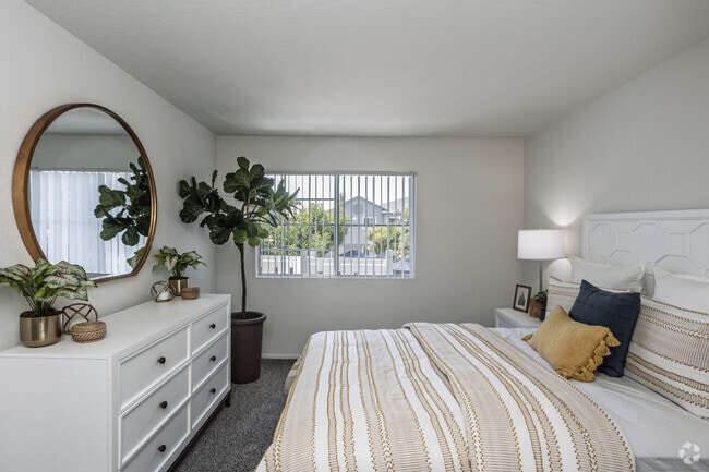 Bedford 1BR, 1BA - 616SF - Bedroom