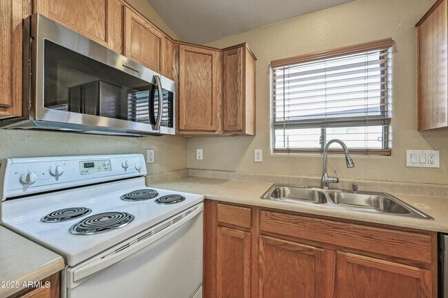 Photo - 10930 W Wilshire Dr