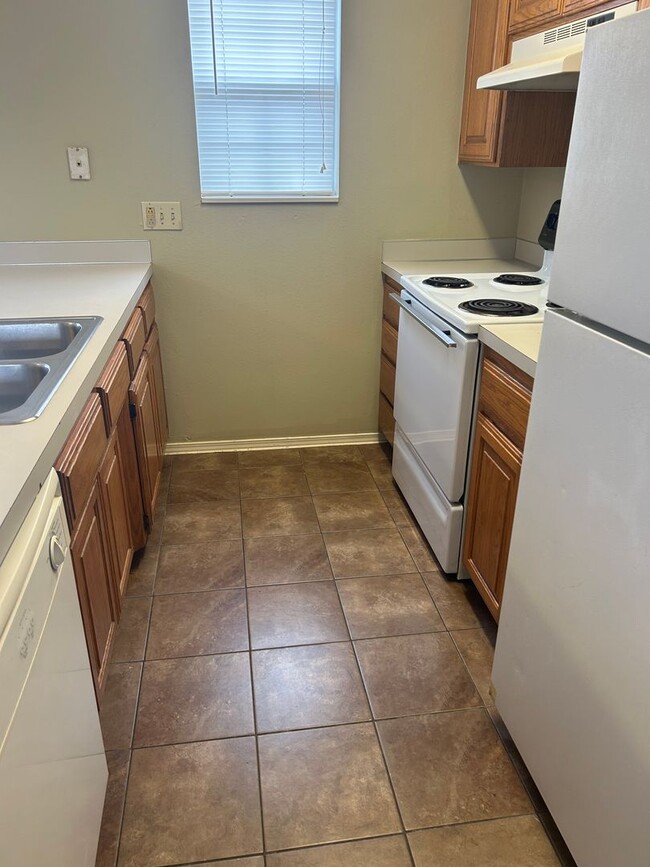 Photo - 1009 SE J St