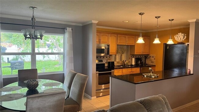 9652 Commodore Dr