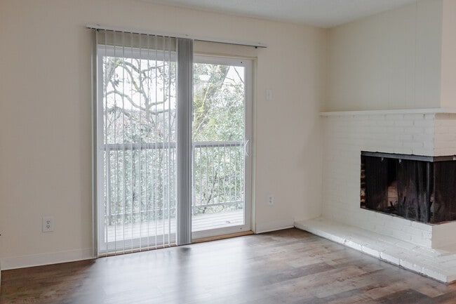 GREENBURG OAKS - PORTLAND OR - Greenburg Oaks