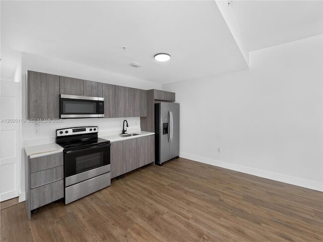 1021 NW 1st St Unit 201