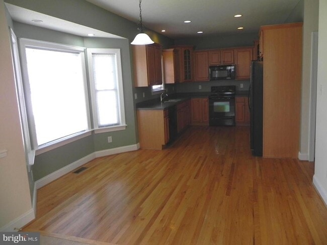 Photo - 110 Camaruge Ct