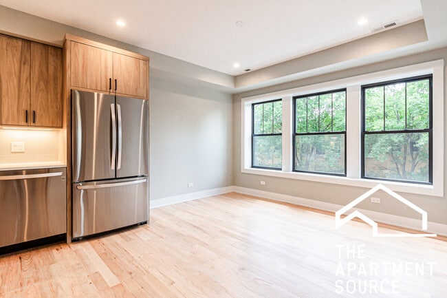 Photo - 2457 W Logan Blvd Unidad 3