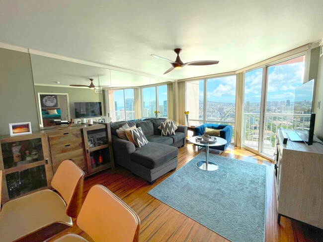 Photo - 801 S King St