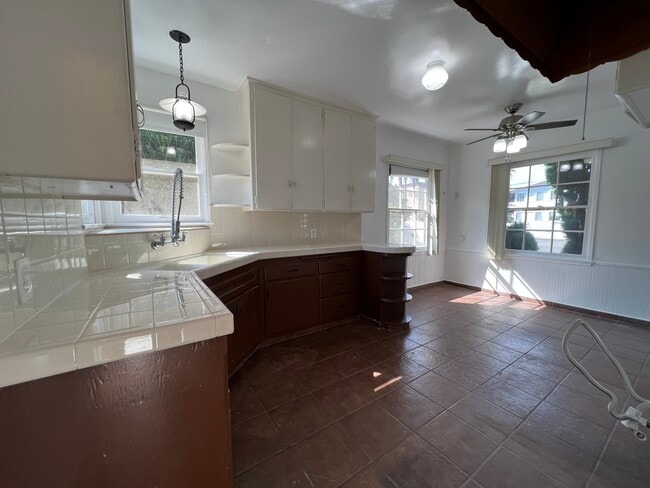 Photo - 13900 Burbank Blvd