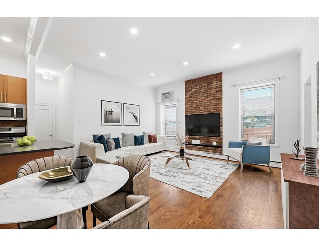 Photo - 716 Hudson St Unit 6