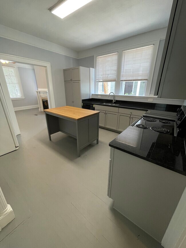2218 Whitaker Street Unit A