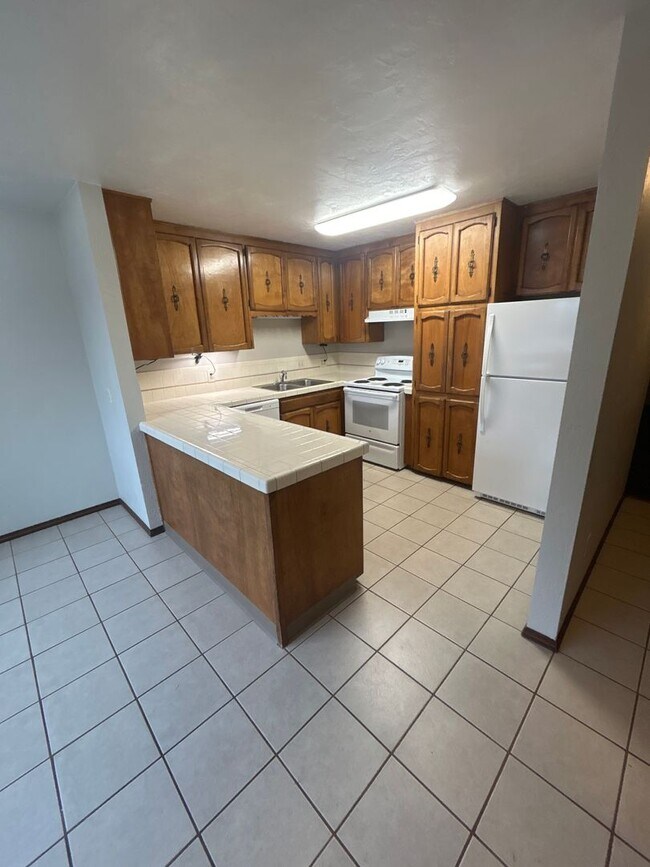 Photo - Cozy 3 Bedroom Duplex with Private Backyard Unit chic349- OR