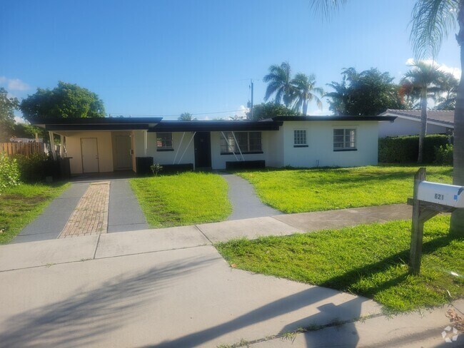 Building Photo - 621 NE 9th Ave Rental