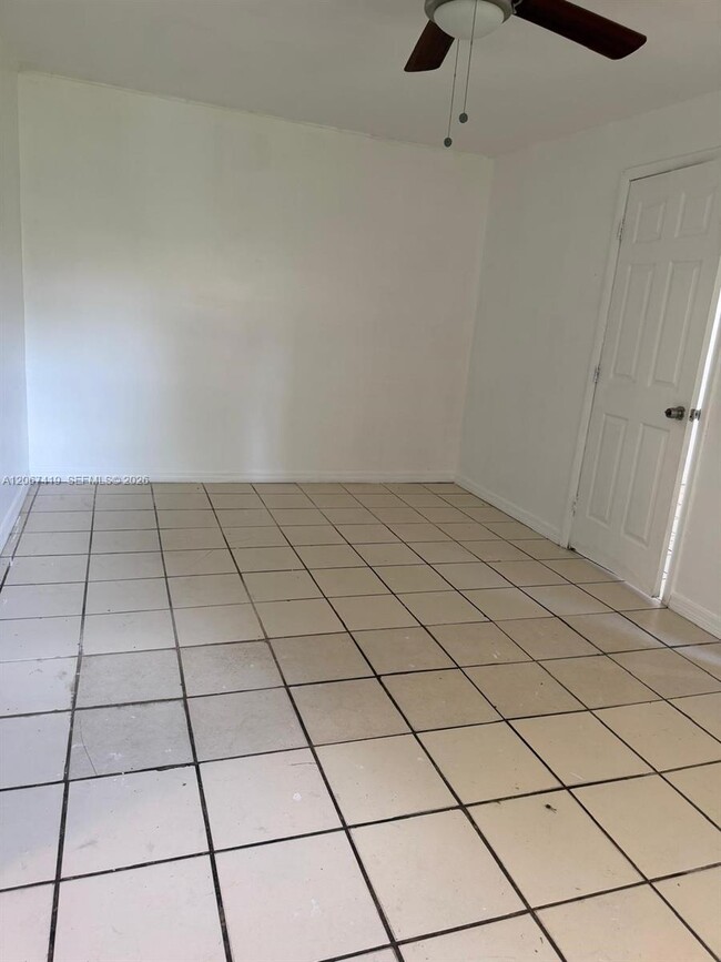 Photo - 900 NW 121st St