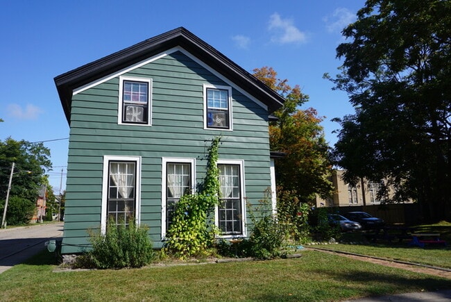 Photo - Spacious and Bright 3 Bedroom Townhouse