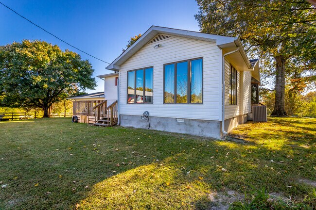 Photo - 1085 Manning Mill Rd