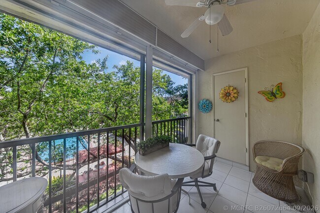 Building Photo - 255 S Cypress Rd Unit 342