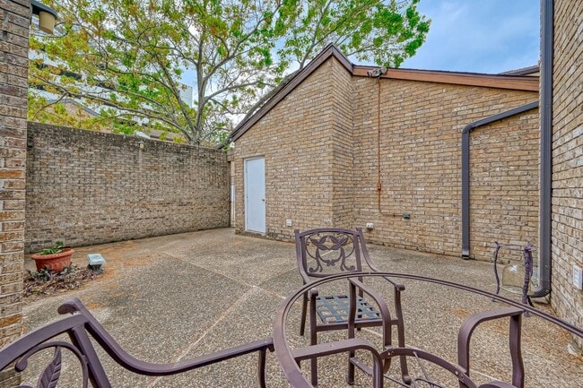 Photo - 2555 Bering Dr