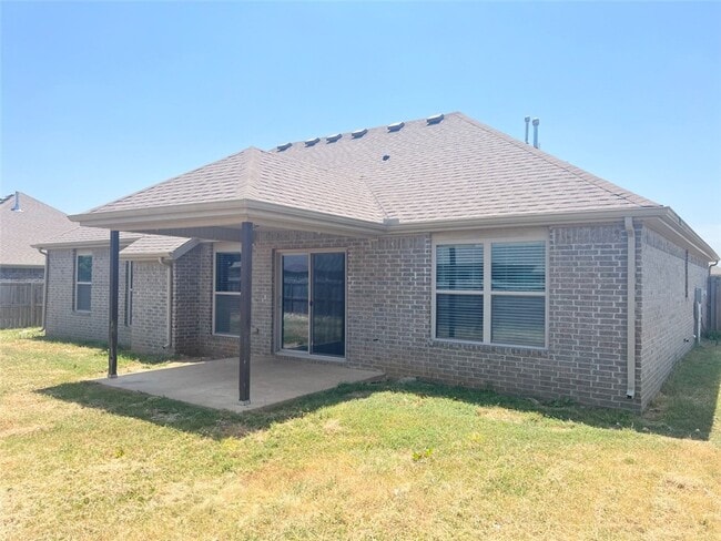 Photo - 211 Genoa Way