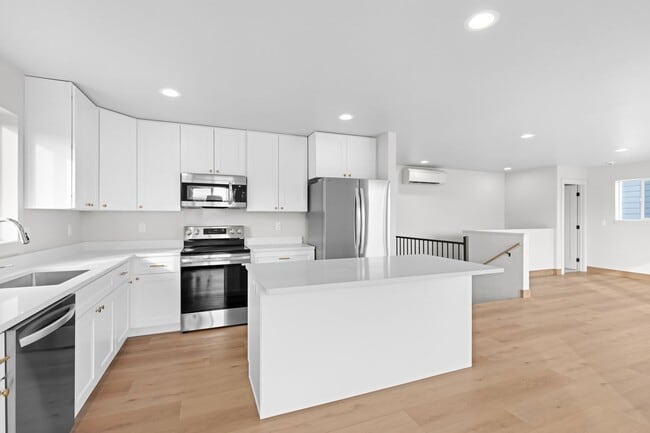 Photo - 865 9th St W Unidad B