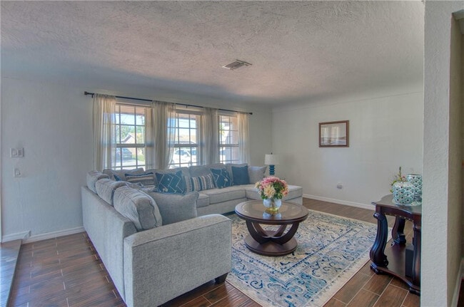 Building Photo - 3513 E Shore Rd