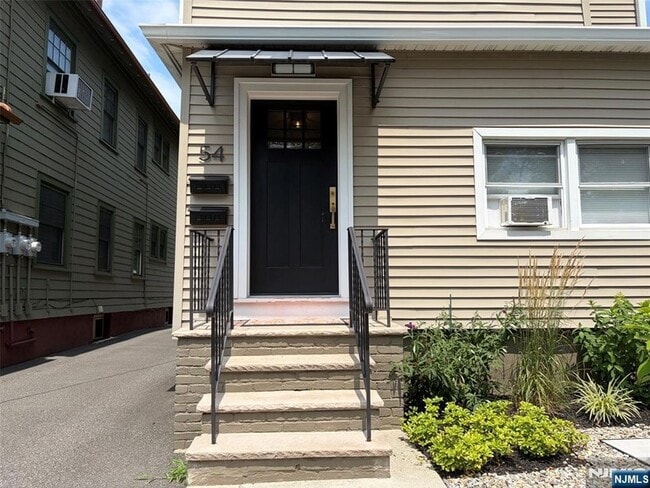54 Label St