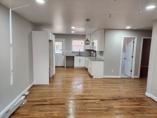 4 Faye St Unit 4