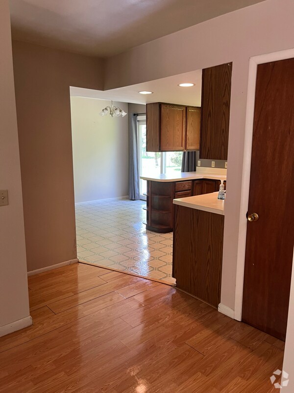 Building Photo - 2902 Chapel Rd Rental