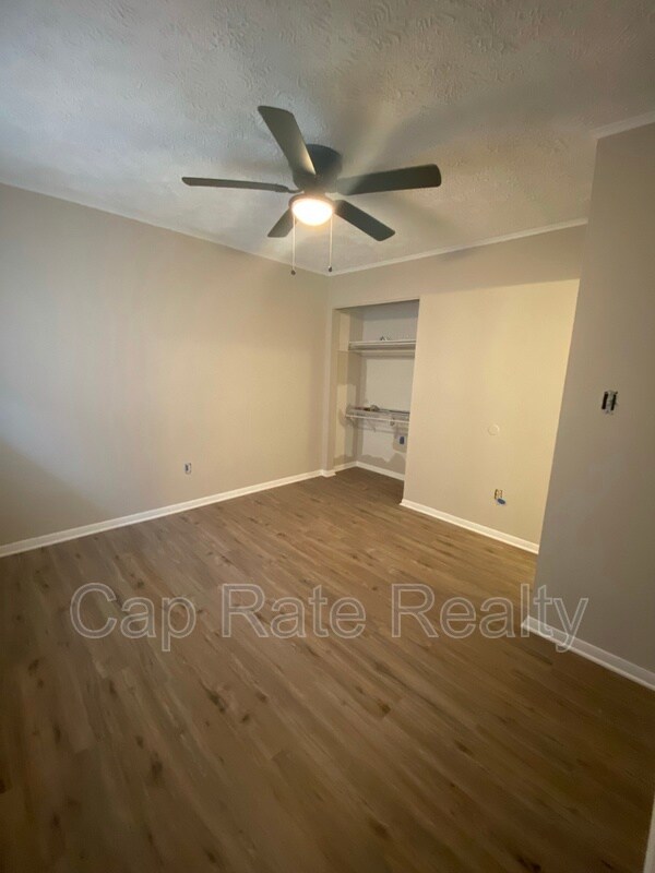 Photo - 1226 Parkview Dr