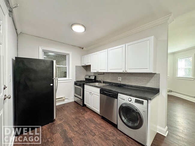 Building Photo - 2125 W Giddings St Unit G