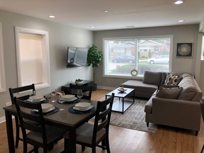 Photo - 9425 S Indiana Ave